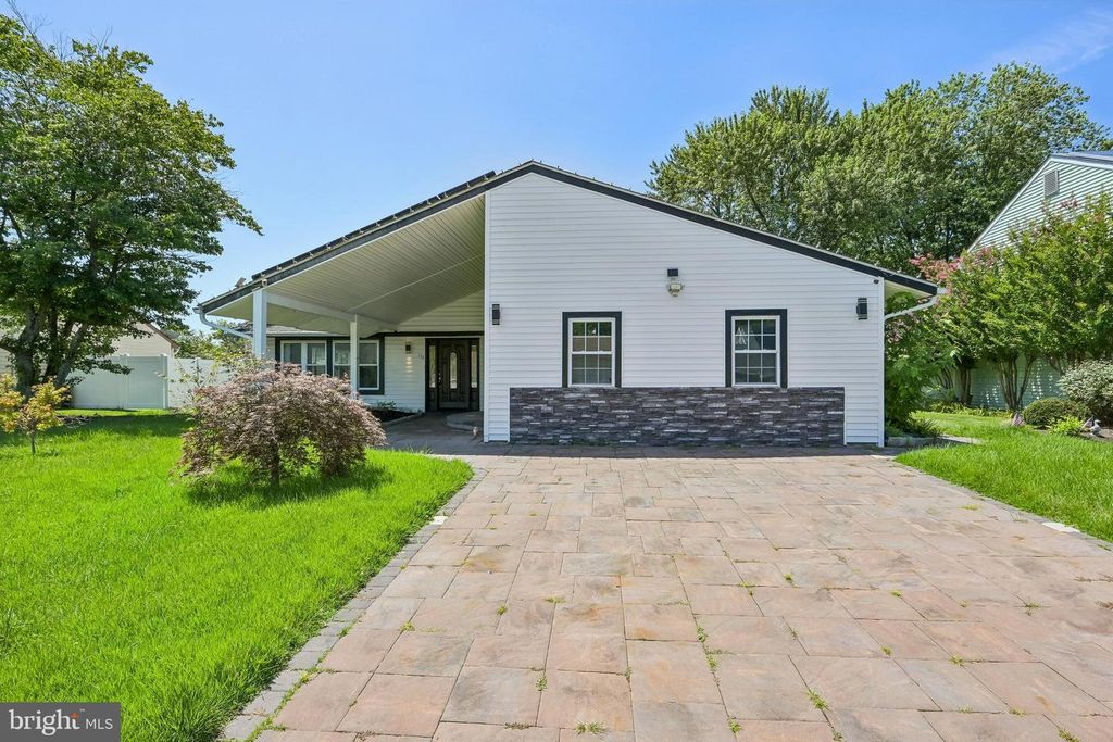 132 ARBOR MEADOW DR, Sicklerville, NJ 08081