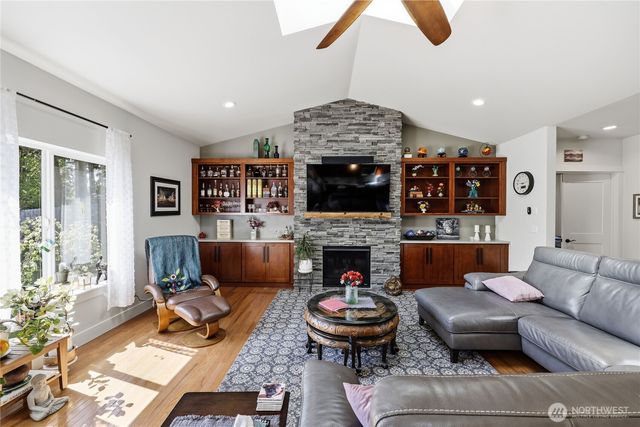 38603 Benchmark Avenue NE, Hansville, WA 98340