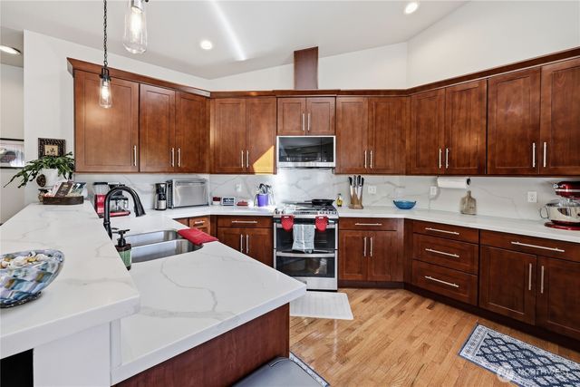 38603 Benchmark Avenue NE, Hansville, WA 98340