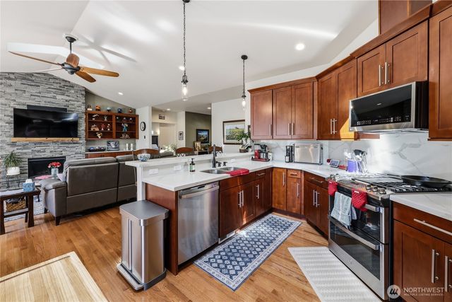 38603 Benchmark Avenue NE, Hansville, WA 98340