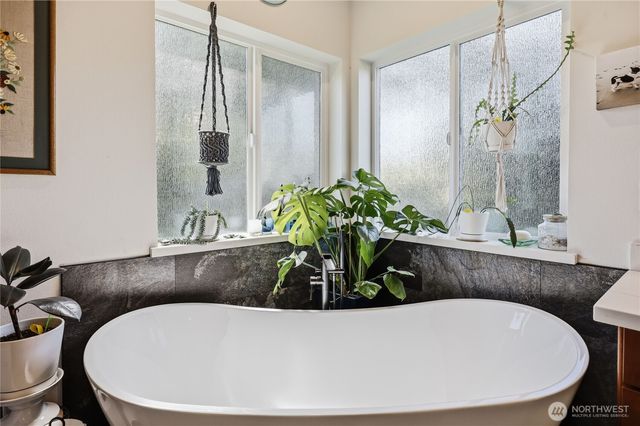 38603 Benchmark Avenue NE, Hansville, WA 98340