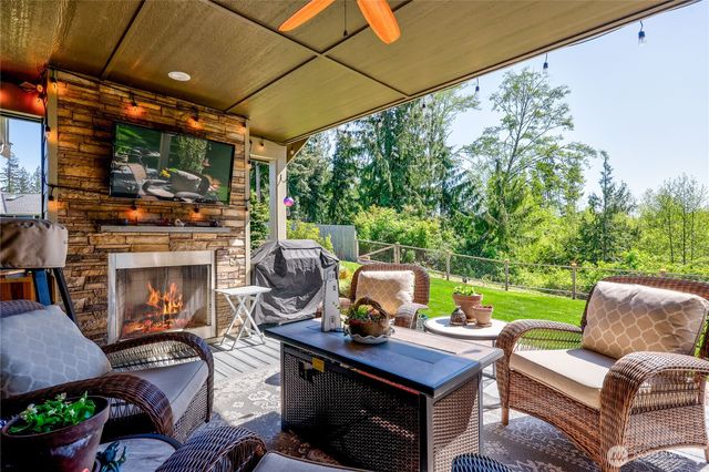 38603 Benchmark Avenue NE, Hansville, WA 98340