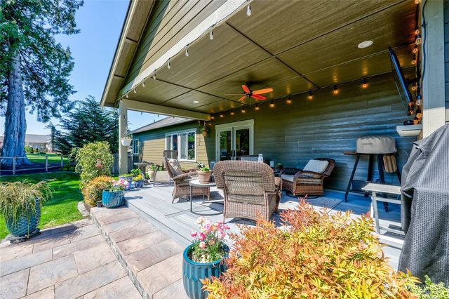 38603 Benchmark Avenue NE, Hansville, WA 98340