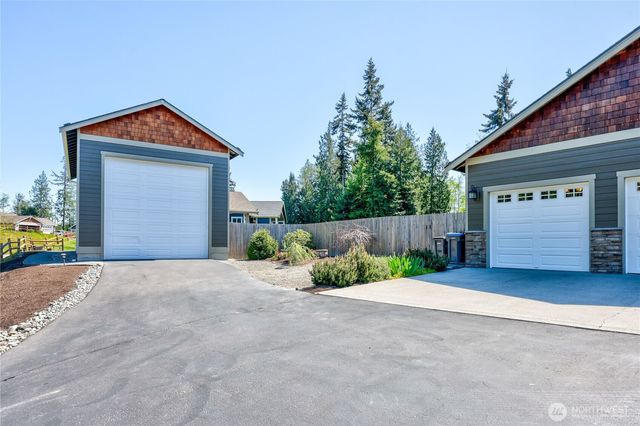 38603 Benchmark Avenue NE, Hansville, WA 98340