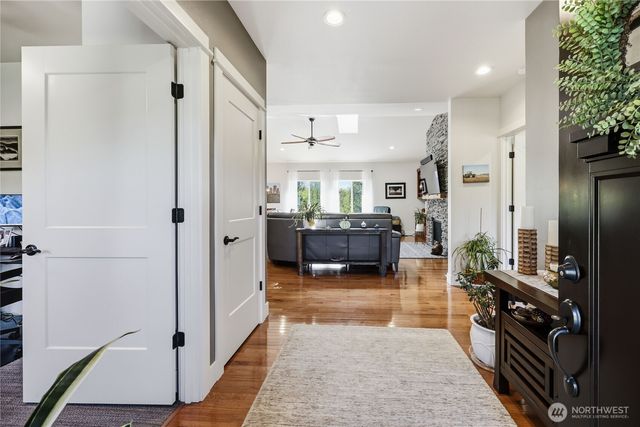 38603 Benchmark Avenue NE, Hansville, WA 98340