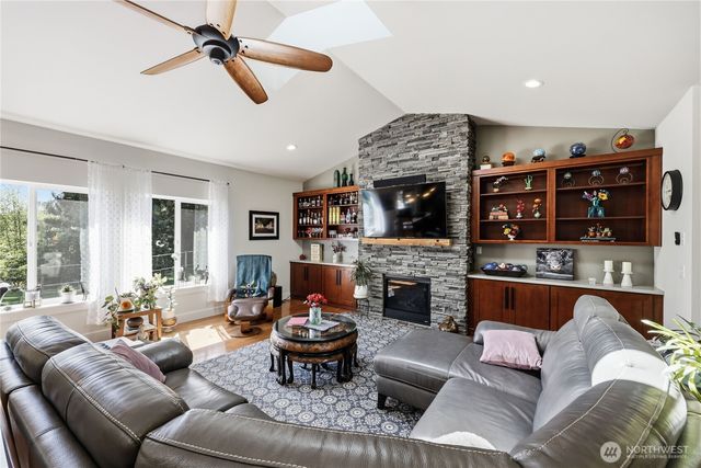 38603 Benchmark Avenue NE, Hansville, WA 98340