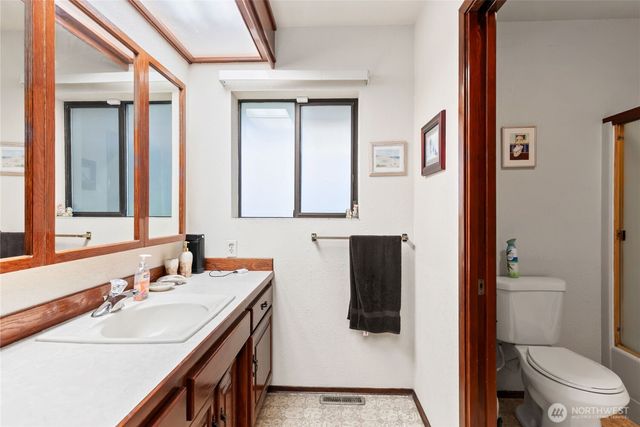 21304 SE 448th Street, Enumclaw, WA 98022