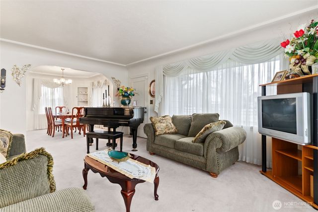 21304 SE 448th Street, Enumclaw, WA 98022