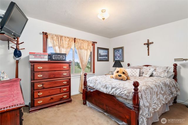 21304 SE 448th Street, Enumclaw, WA 98022