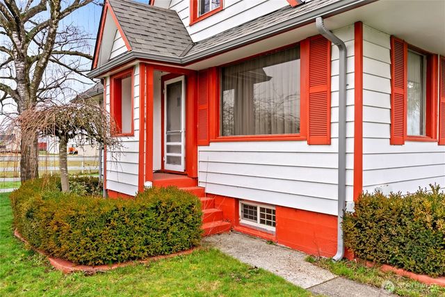 21304 SE 448th Street, Enumclaw, WA 98022