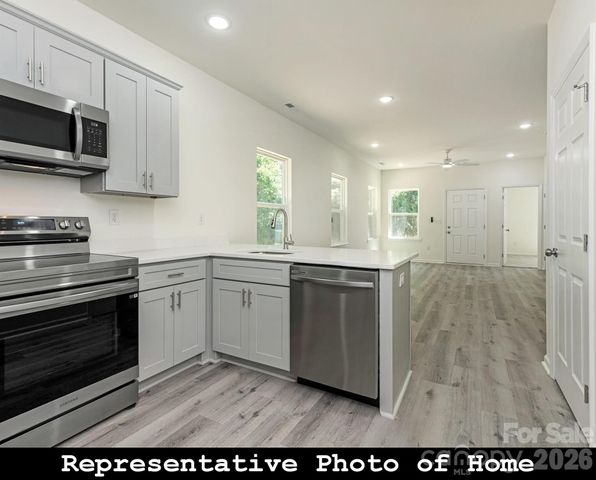 962 S Hoskins Road, Charlotte, NC 28208