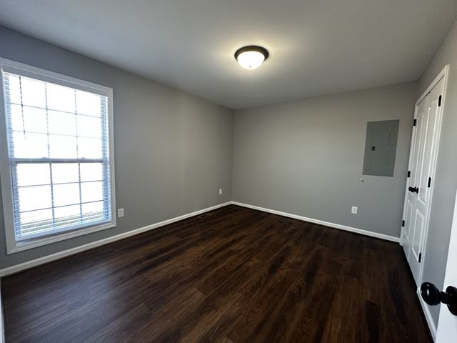 24 Henkle Ln, Loretto, TN 38469
