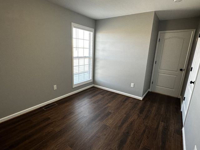 24 Henkle Ln, Loretto, TN 38469