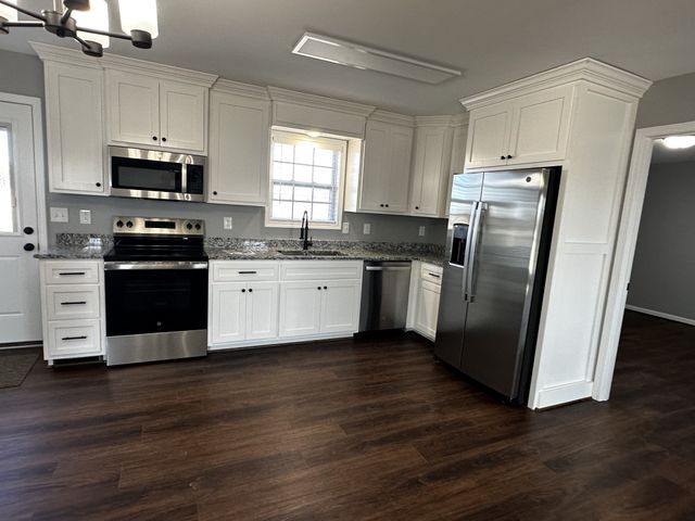 24 Henkle Ln, Loretto, TN 38469