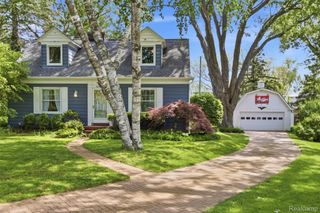 85 Hill Circle Drive, Waterford Charter Township, MI 48328