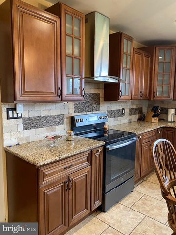 102 BRIDGETON RD, Elmer, NJ 08318