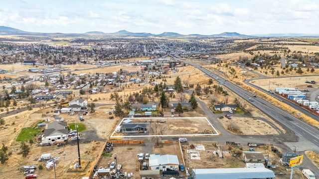 101 NE Daisy Street, Madras, OR 97741