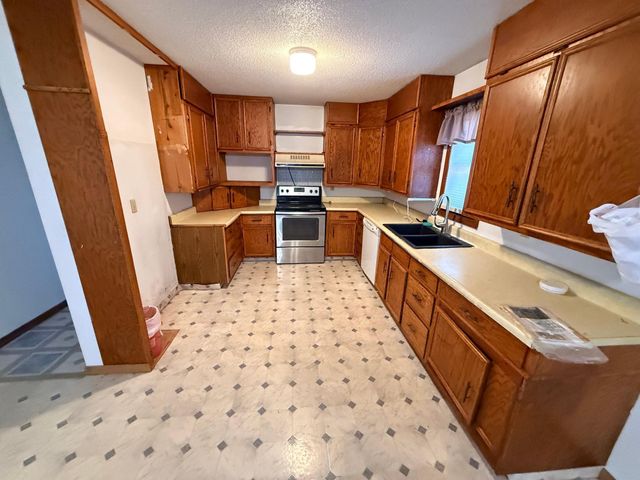 180 6th Street, Walnut Grove, MN 56180