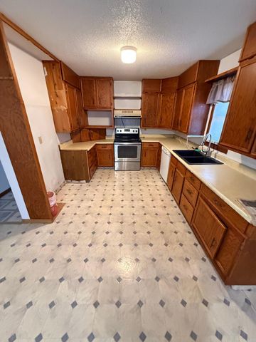 180 6th Street, Walnut Grove, MN 56180