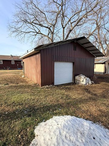 180 6th Street, Walnut Grove, MN 56180