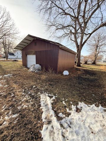 180 6th Street, Walnut Grove, MN 56180