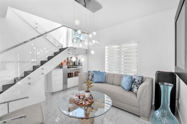 15965 SW 98th St, Miami, FL 33196