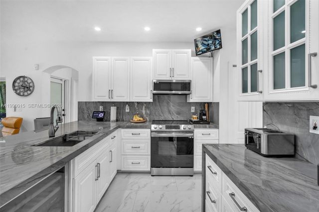 15965 SW 98th St, Miami, FL 33196