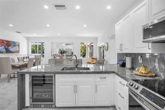 15965 SW 98th St, Miami, FL 33196