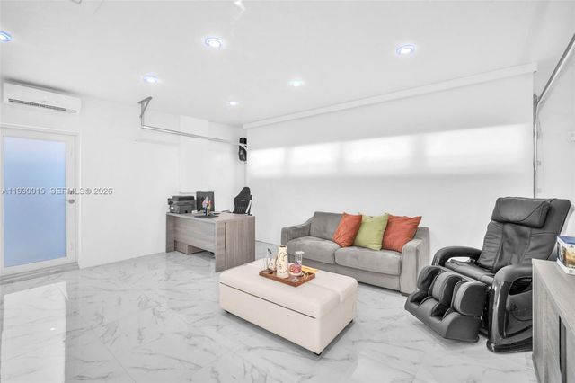 15965 SW 98th St, Miami, FL 33196