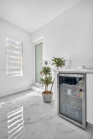 15965 SW 98th St, Miami, FL 33196