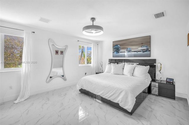 15965 SW 98th St, Miami, FL 33196