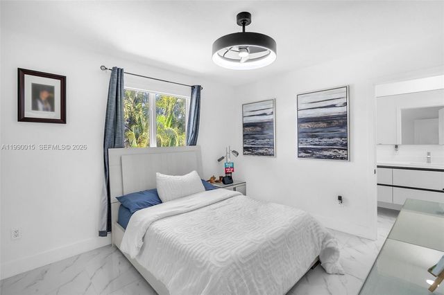 15965 SW 98th St, Miami, FL 33196