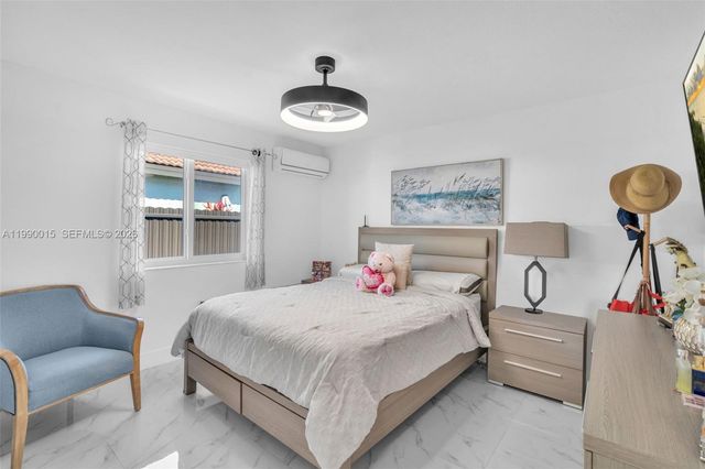 15965 SW 98th St, Miami, FL 33196