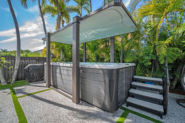 15965 SW 98th St, Miami, FL 33196