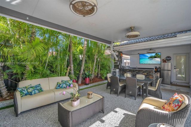 15965 SW 98th St, Miami, FL 33196