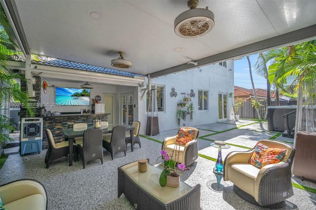 15965 SW 98th St, Miami, FL 33196