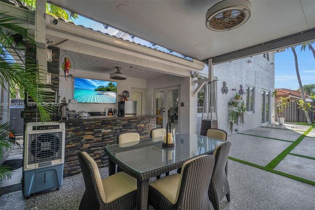 15965 SW 98th St, Miami, FL 33196