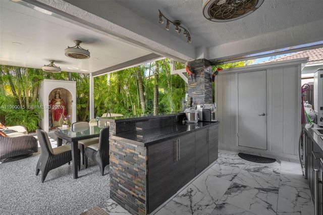 15965 SW 98th St, Miami, FL 33196