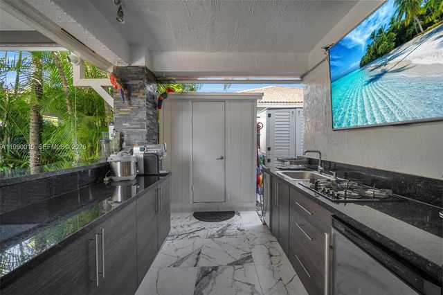 15965 SW 98th St, Miami, FL 33196