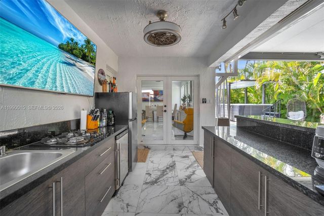 15965 SW 98th St, Miami, FL 33196