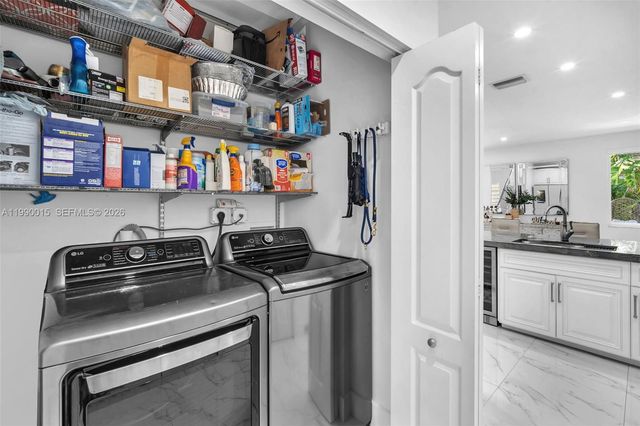 15965 SW 98th St, Miami, FL 33196