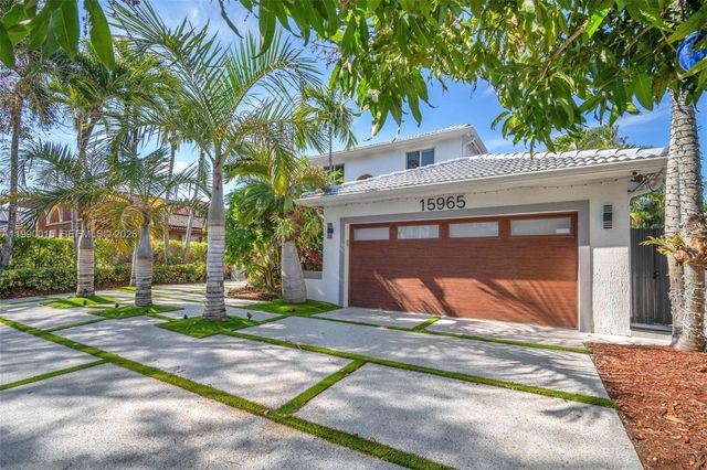 15965 SW 98th St, Miami, FL 33196