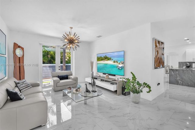 15965 SW 98th St, Miami, FL 33196