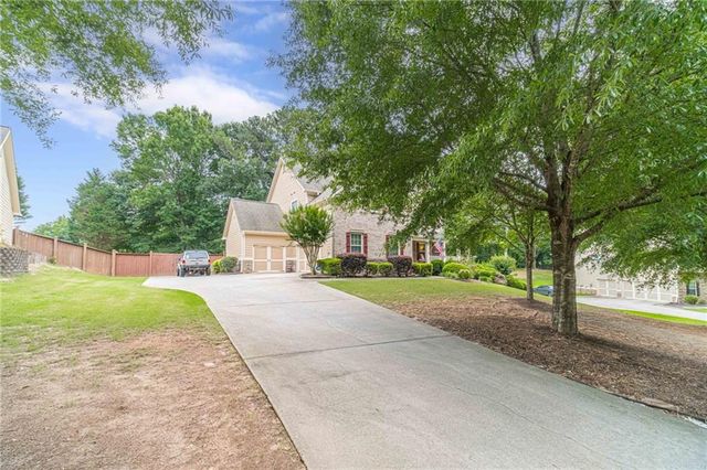 2504 Lois Court, Loganville, GA 30052