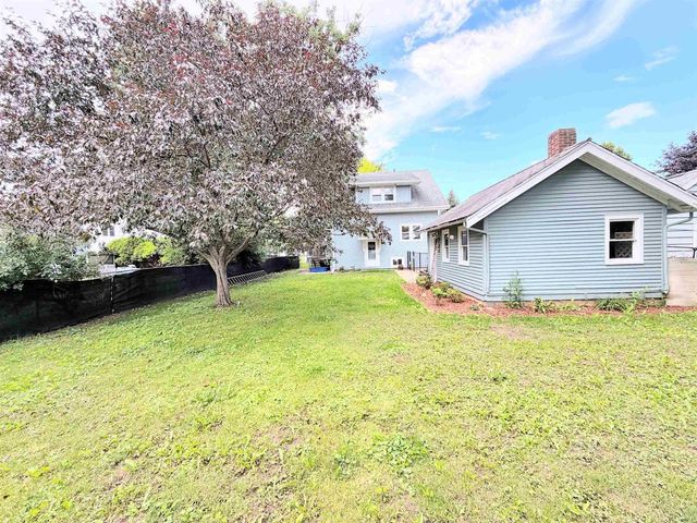 1554 PLUMMER STREET, Oshkosh, WI 54902