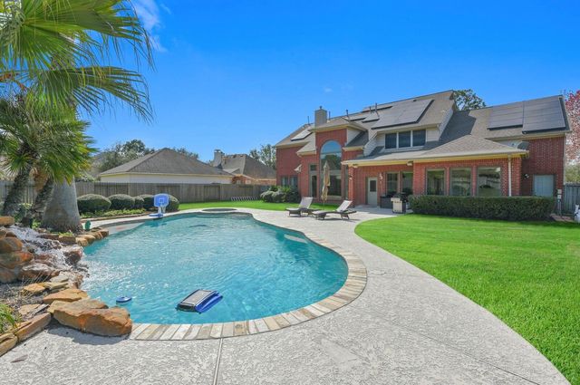 2903 Harvest Hill Drive, Friendswood, TX 77546