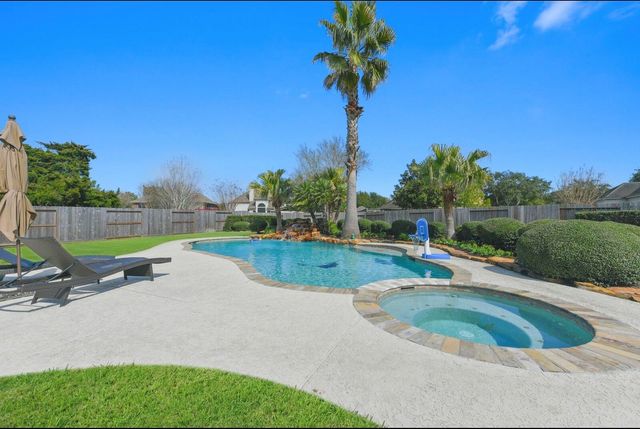 2903 Harvest Hill Drive, Friendswood, TX 77546