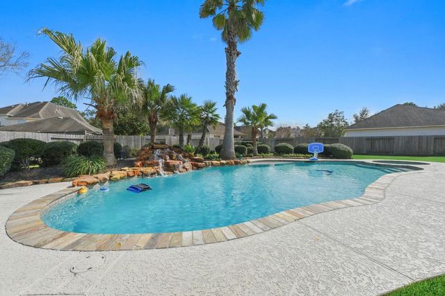 2903 Harvest Hill Drive, Friendswood, TX 77546