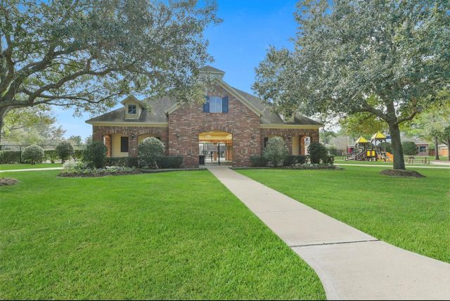 2903 Harvest Hill Drive, Friendswood, TX 77546