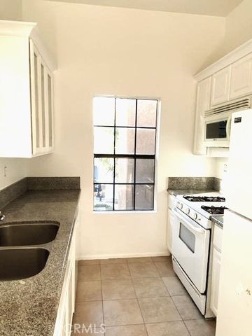 10531 Lakeside Drive I, Garden Grove, CA 92840